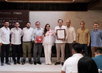Entrega Mara Lezama reconocimientos a 19 restaurantes