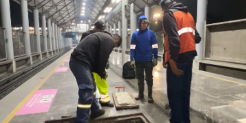 Metro desazolva galerías de cableado para prevenir cortocircuitos en la línea B
