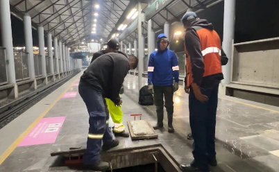 Metro desazolva galerías de cableado para prevenir cortocircuitos en la línea B