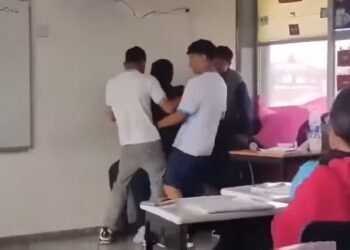 Destituyen a maestro acosador