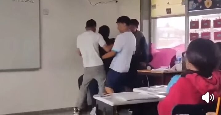 Destituyen a maestro acosador