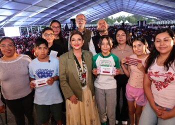 INICIA CLARA BRUGADA ENTREGA DE APOYOS PARA UNIFORMES Y ÚTILES ESCOLARES