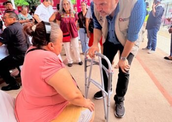 Edgar Gasca acerca ayuda comunitaria