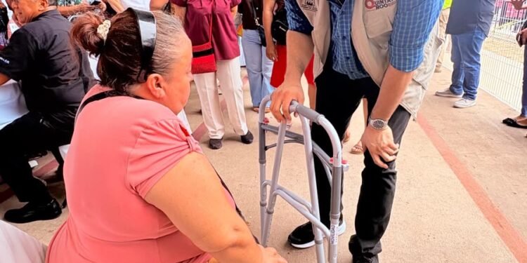 Edgar Gasca acerca ayuda comunitaria