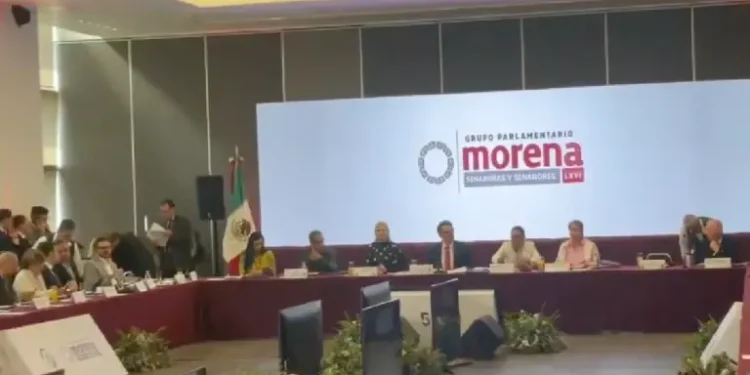 A puerta cerrada, senadores de Morena se reúnen con gabinete presidencial en su plenaria