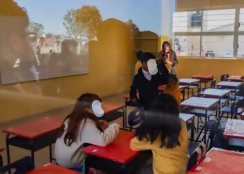 Celulares en el aula rompen la atención
