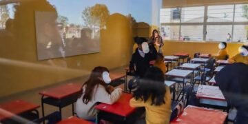Celulares en el aula rompen la atención