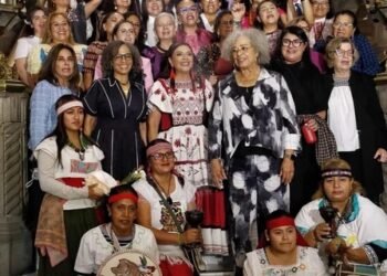 Sheinbaum califica a Angela Davis de “institución” del feminismo y derechos civiles