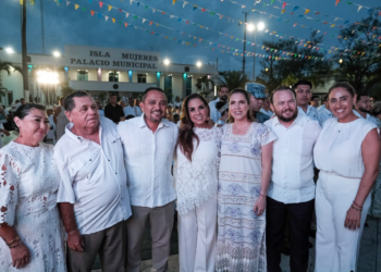 Gobierno de Quintana Roo acerca servicios y atención a familias de Villas Otoch Paraíso con Feria de Paz