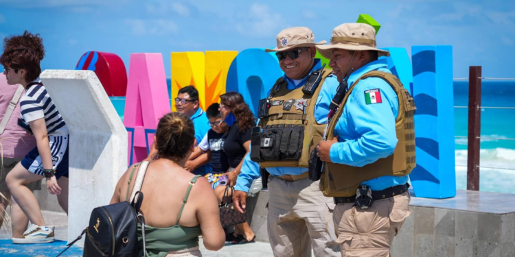 Policía de Cancún refuerza proximidad social en colonias y Zona Hotelera