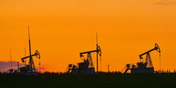 Petróleo WTI también supera los 100 dólares