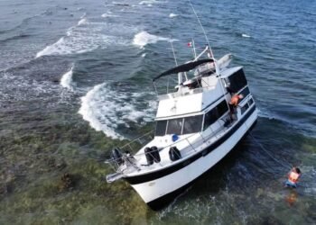 YATE ENCALLADO EN ARRECIFE DE MAHAHUAL SERÁ RETIRADO TRAS CONFIRMARSE FALLA MECÁNICA