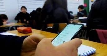 Prohíben celulares en primaria y secundaria