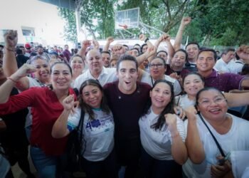 Más de dos mil personas respaldan en Playa del Carmen a Gino Segura
