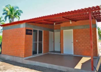 A 15 meses del paso de Erick, entregan apenas 3 viviendas