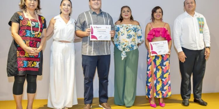 Inauguró la FPMC la exposición fotográfica “Paisajes Multiversos” y la pictórica “Trocitos de una Isla”