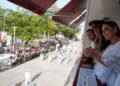 Con orgullo e identidad nacional, Mara Lezama y el pueblo chetumaleño presencian desfile cívico-militar