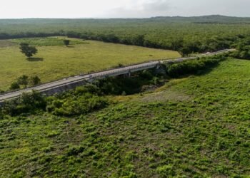 Anuncia Mara Lezama rehabilitación total del puente hacia Nuevo Bécar tras casi 10 años sin atención