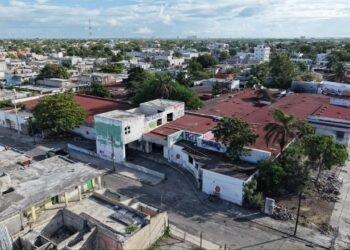 Tras una década de abandono, inicia la demolición del hospital general para dar paso al Nuevo Hospital Materno Infantil de Cancún