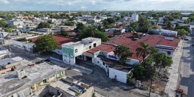 Tras una década de abandono, inicia la demolición del hospital general para dar paso al Nuevo Hospital Materno Infantil de Cancún