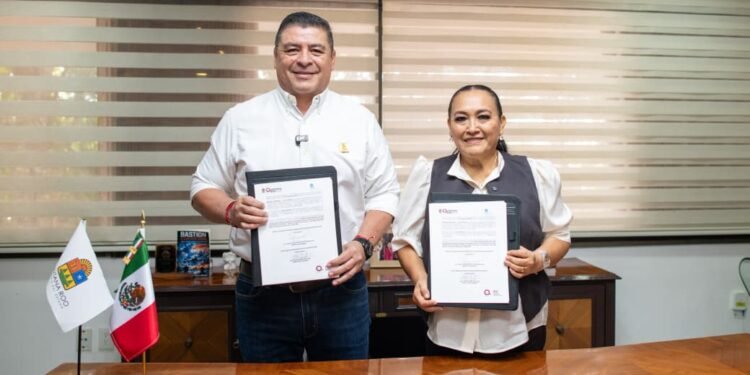 Firman convenio SEQ-COBAQROO para brindar el servicio educativo de nivel superior a distancia