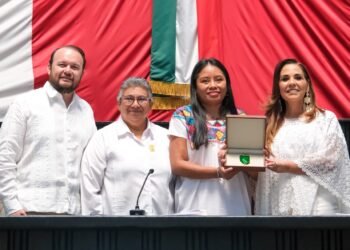 Reconoce Mara Lezama la fuerza, identidad y liderazgo de las mujeres mayas con la Medalla al Mérito Mujer Indígena Maya “María Petrona Uicab”