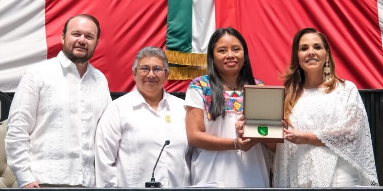 Reconoce Mara Lezama la fuerza, identidad y liderazgo de las mujeres mayas con la Medalla al Mérito Mujer Indígena Maya “María Petrona Uicab”