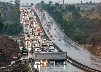 Cierran la México-Querétaro por choque múltiple; la fila alcanza 18 kilómetros
