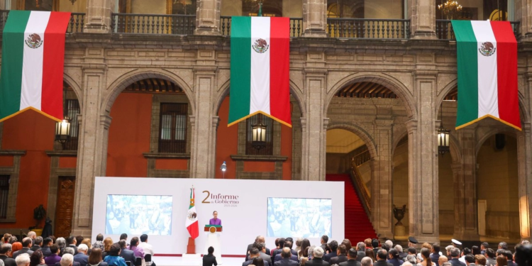 Cierran la México-Querétaro por choque múltiple; la fila alcanza 18 kilómetros