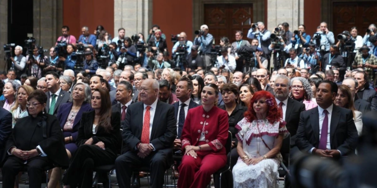 Cierran la México-Querétaro por choque múltiple; la fila alcanza 18 kilómetros