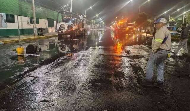 Atiende Gobierno capitalino el total de encharcamientos