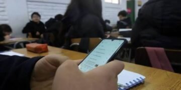 Plantean en el Congreso de la CDMX prohibir el uso de celulares en escuelas