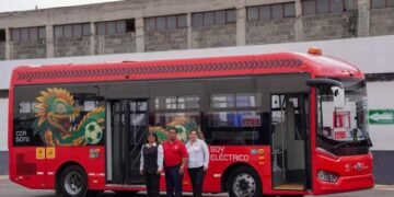 Línea 4 del Metrobús hace historia con 40 mujeres al volante