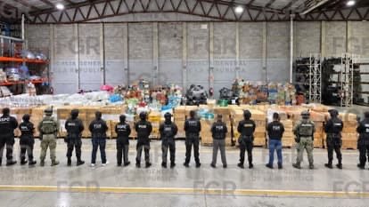 Decomisan 13 toneladas de cigarro apócrifo en seis bodegas del centro de CDMX