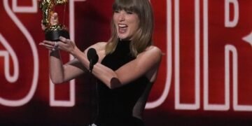Taylor Swift estrena «Patient Zero» en los MTV AMAs con una historia de fantasmas