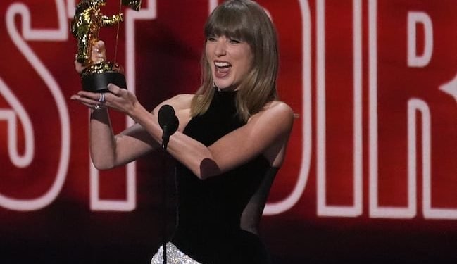 Taylor Swift estrena «Patient Zero» en los MTV AMAs con una historia de fantasmas