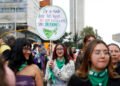 Cientos de mujeres se movilizan en Bogotá en defensa del derecho al aborto en Colombia