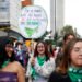 Cientos de mujeres se movilizan en Bogotá en defensa del derecho al aborto en Colombia