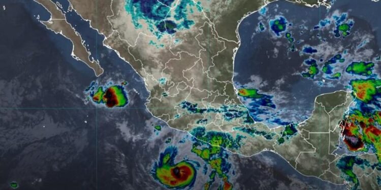 Huracán «Trudy» alcanza categoría 3 frente a las costas del Pacífico mexicano
