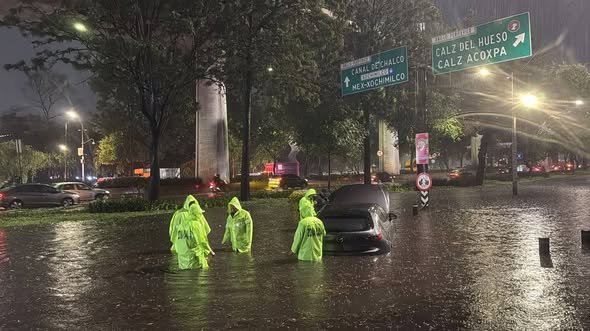 Atiende Gobierno de la Ciudad de México afectaciones por fuertes lluvias de esta noche, mediante el Plan Tlaloque 2.0