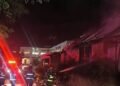 Investiga la FGE posible extorsión tras incendio que destruyó restaurante en la avenida Huayacán de Cancún