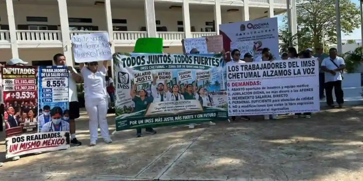 Rechazan Trabajadores del IMSS en Chetumal Incremento Salarial de 2.9%