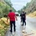 Deslizamiento de Rocas Bloquea la Carretera Calderón-Rovirosa en la Ribera del Río Hondo