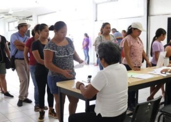 Revisan más de 7 mil solicitudes para becas municipales en Benito Juárez