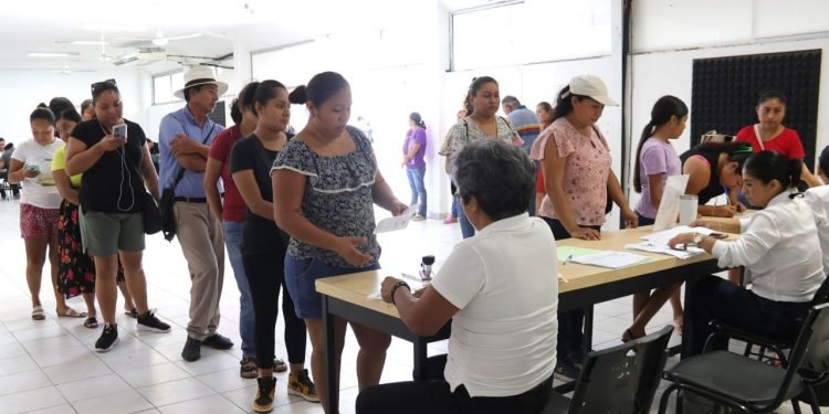 Revisan más de 7 mil solicitudes para becas municipales en Benito Juárez