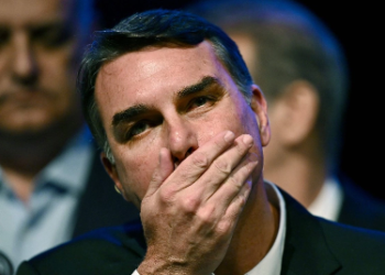 Estados Unidos concederá visados a Flávio Bolsonaro y su familia, según fuente diplomática
