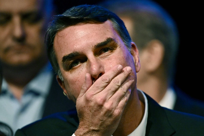 Estados Unidos concederá visados a Flávio Bolsonaro y su familia, según fuente diplomática