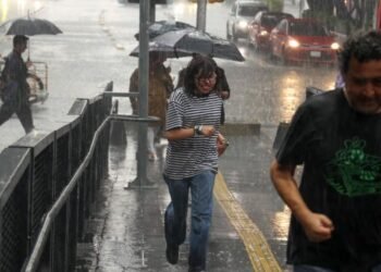 Conagua alerta por lluvias muy fuertes a intensas y fuerte oleaje en Quintana Roo y la península de Yucatán