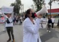 Protesta de trabajadores del IMSS colapsa el Circuito Interior y concluye con la toma parcial de la sede sindical en la CDMX