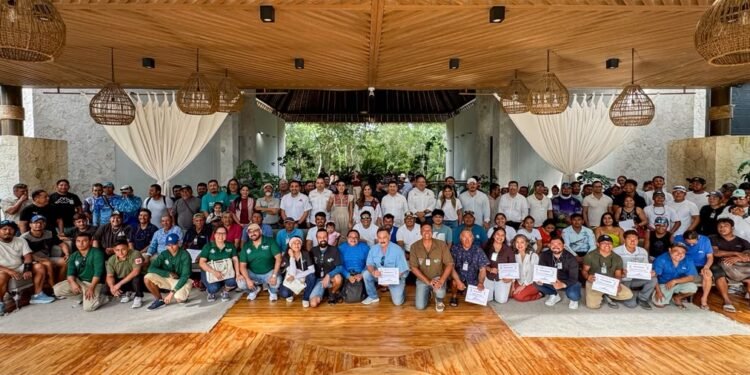 Entregan Mara Lezama y Josefina Rodríguez, titular de SECTUR, primeras 195 de credenciales a prestadores de servicios del Parque del Jaguar